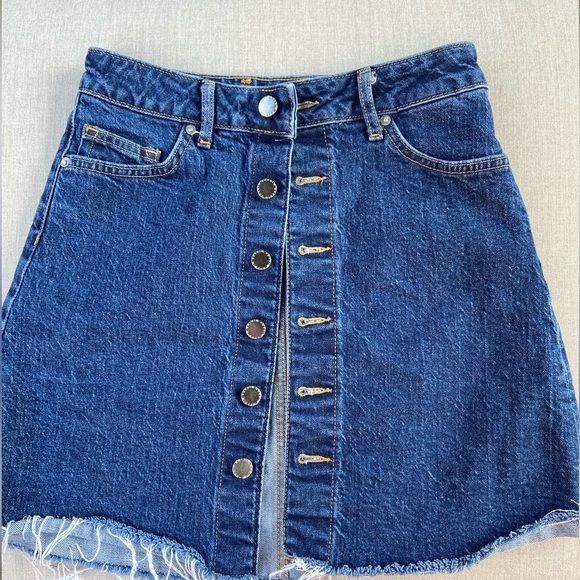 Denim button up skirt - Picture 2 of 4